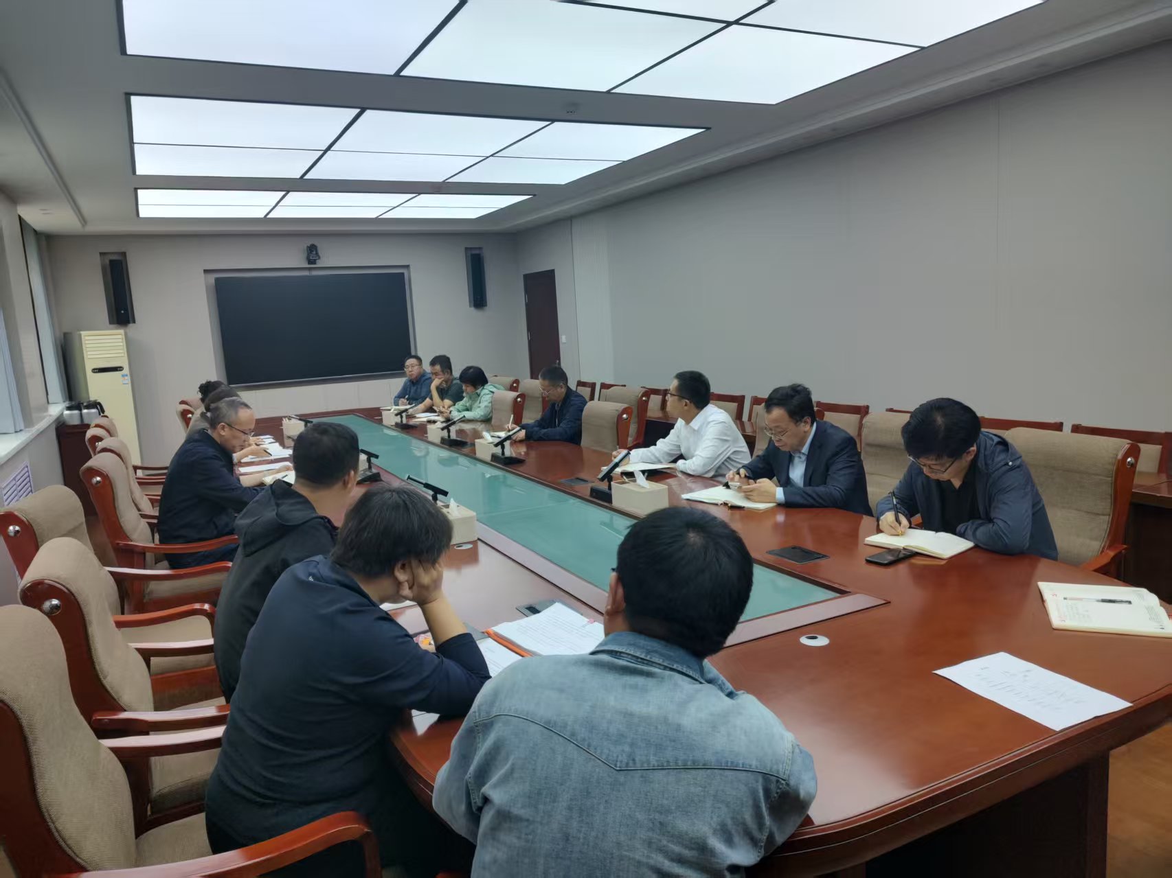 国资处组织召开设备更新项目执行推进会